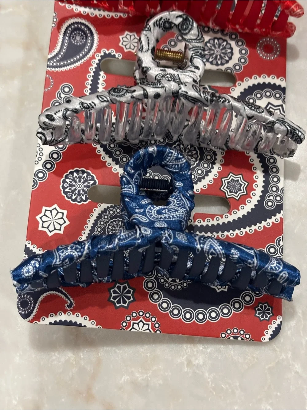 NWT Social Strand Set of 3 satiny Bandana-Print Hair Claw Clips